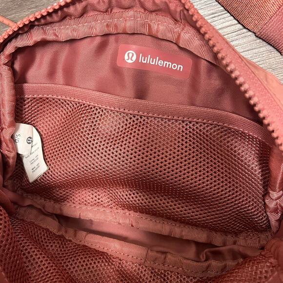 Lululemon Everywhere Belt Bag 1L Pink Pastel Crossbody Water Repellent Travel - Picture 8 of 9